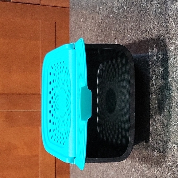 Tupperware Garlic Smart Container - Picture 2 of 4